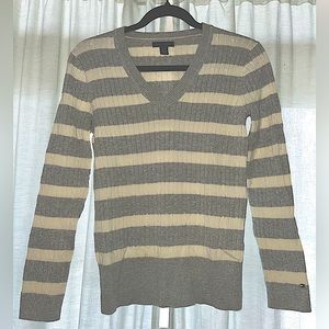 Tommy Hilfigure v-neck sweater